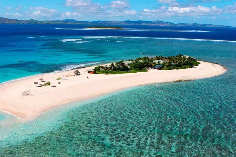 6 to 8 hour Boat Charter Island Hopping up to 6 Guests